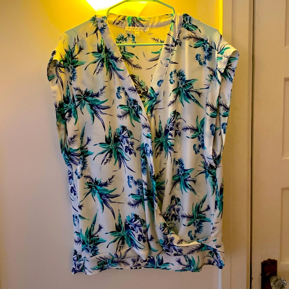 Hawaiian blouse by Daniel Rainn size large